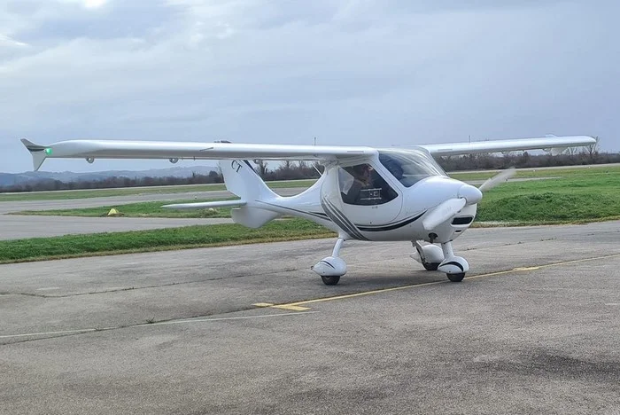 Avion leger aile-haute aerodrome toulouse