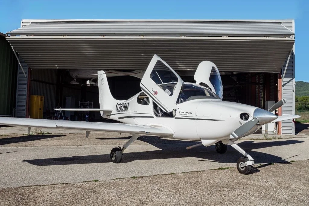 Aérodrome de cuers SR20