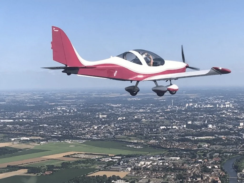  Aérodrome de Valenciennes-Denain evektor EV9