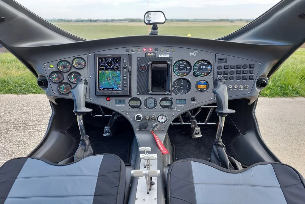  Aérodrome de Nîmes Courbessac  gyrocoptere cockpit CAVALON