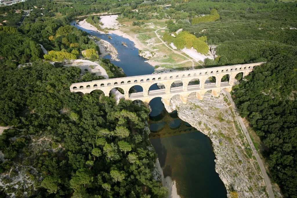 Aérodrome de Nîmes Courbessac pont du gard