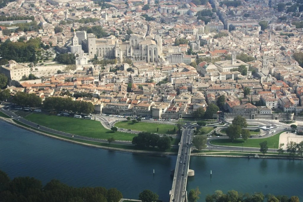  Aérodrome de Nîmes Courbessac  avignon palais des papes